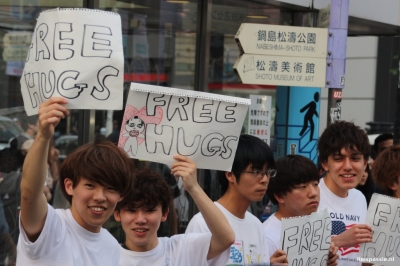 Tokyo - Free hugs in Shibuya