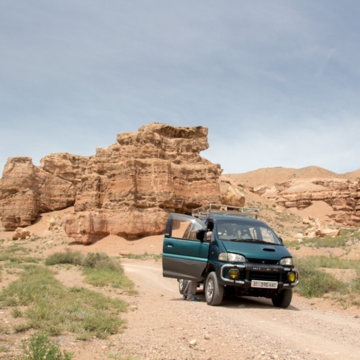 Van Charyn Canyon via Kegen naar Karakol