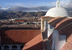 Voetbal bij de chinees en verlaten straten