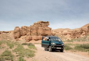 Van Charyn Canyon via Kegen naar Karakol