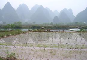 Fietsen tussen de bergen
