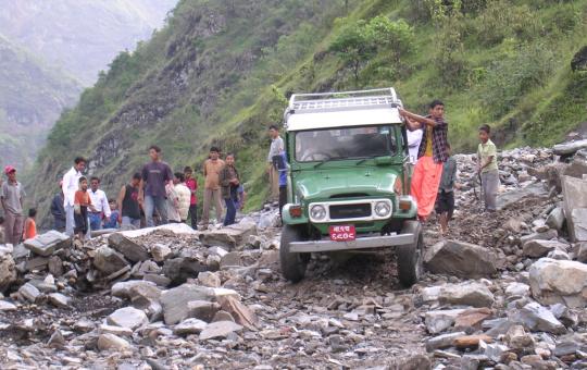 De overland naar Nepal -  Tatopani en naar Kathmandu...