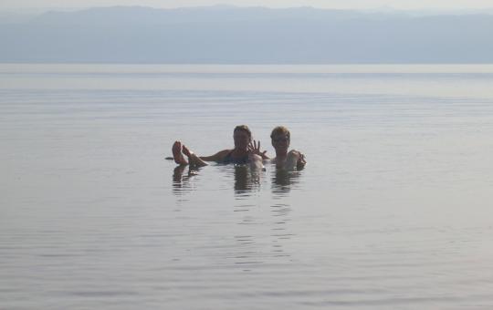 Dode zee dobberen...