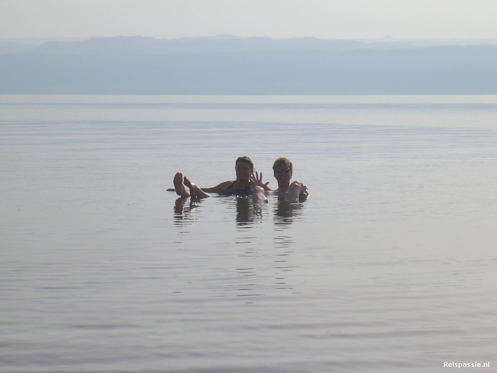 Dode zee dobberen...