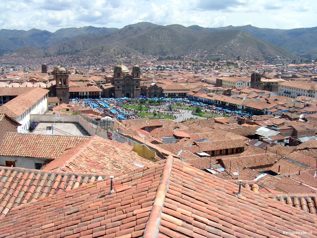 cusco uitzicht over plaza cusco met kerstmarkt 20180301 2056136190