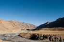 Manali naar Leh, rivieren doorsnijden de vallei.