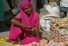 Bikaner, Meisje verkoopt aardewerk voor de viering van Diwali