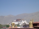 Lhasa - Het Potala<br />gezien vanaf het dak<br />van de Jokhang